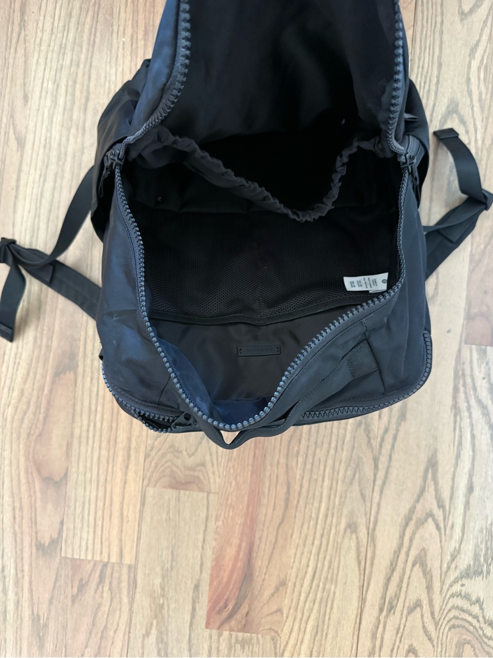 Lululemon Clean Lines Backpack - Picture 3 of 6